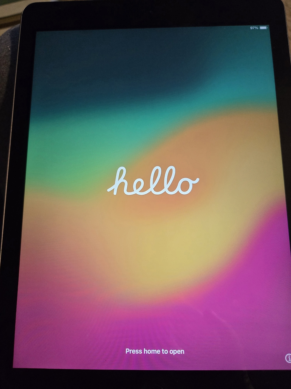 Apple I Pad (6th Generation)  Black & Gray